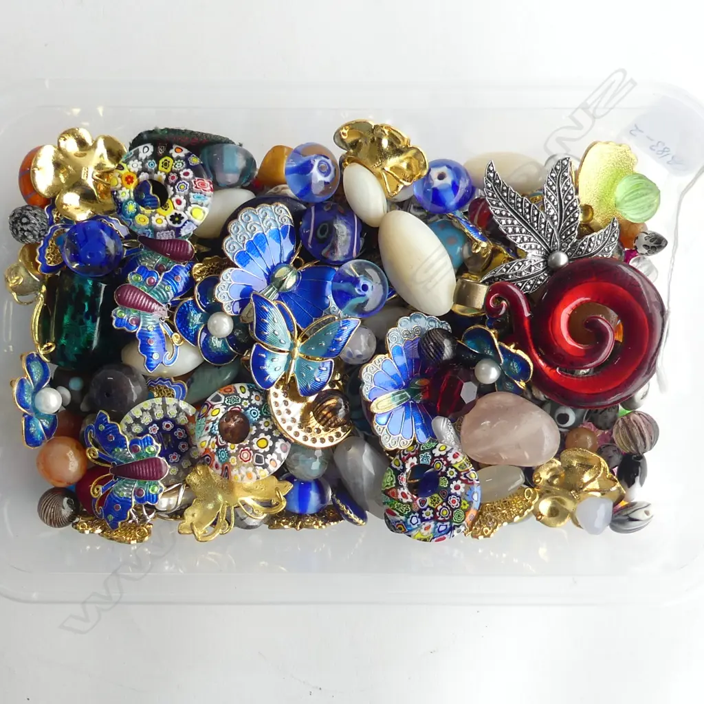 LG COLLECTION BEADS & OTHER COSTUME BITS & PIECES Image 1++