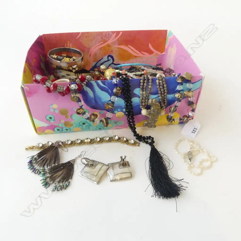 ASST. COSTUME JEWELLERY Image 1++