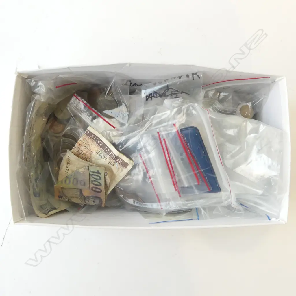 ASST. WORLD NOTES & COINS Image 1++