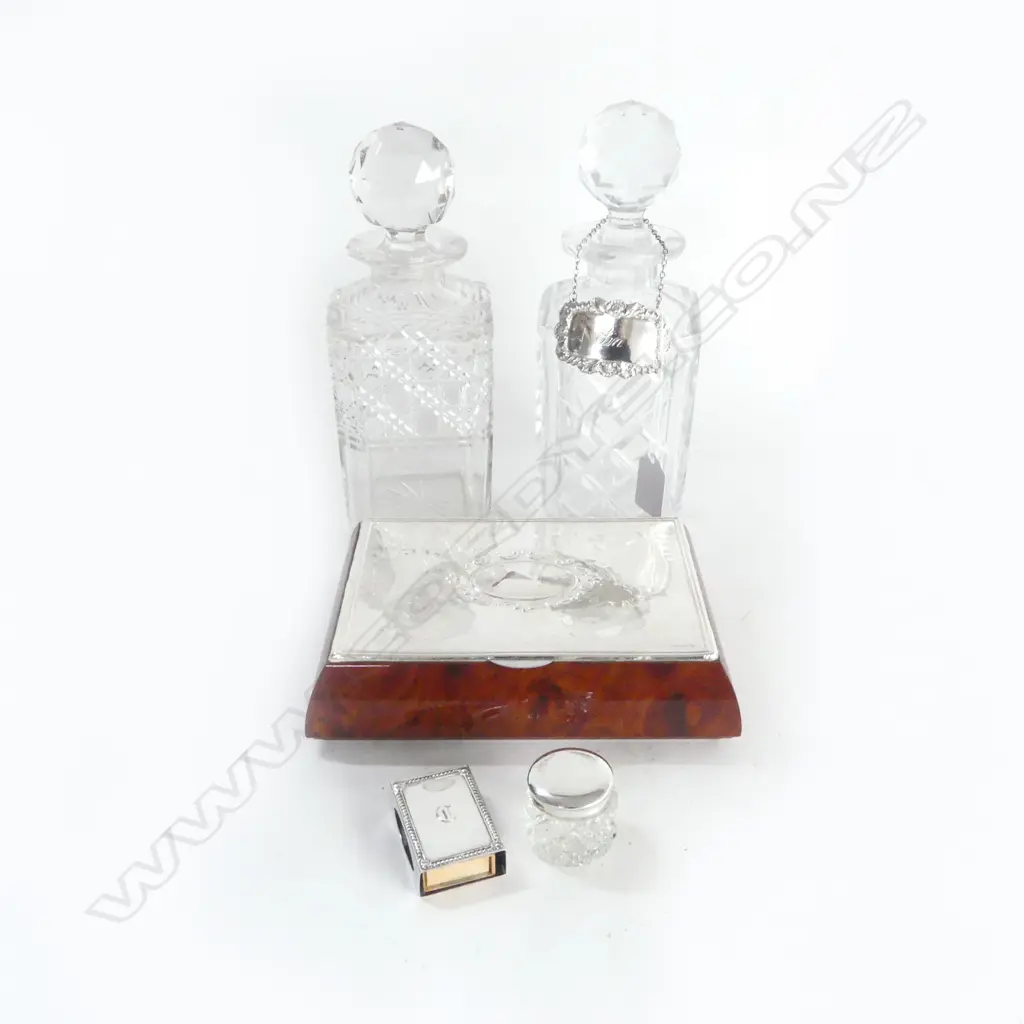 925 LIDDED BOX W.185mm + STG MATCHES HOLDER, CONTAINER & 2 DECANTERS + EP 'GIN' LABEL Image 1++