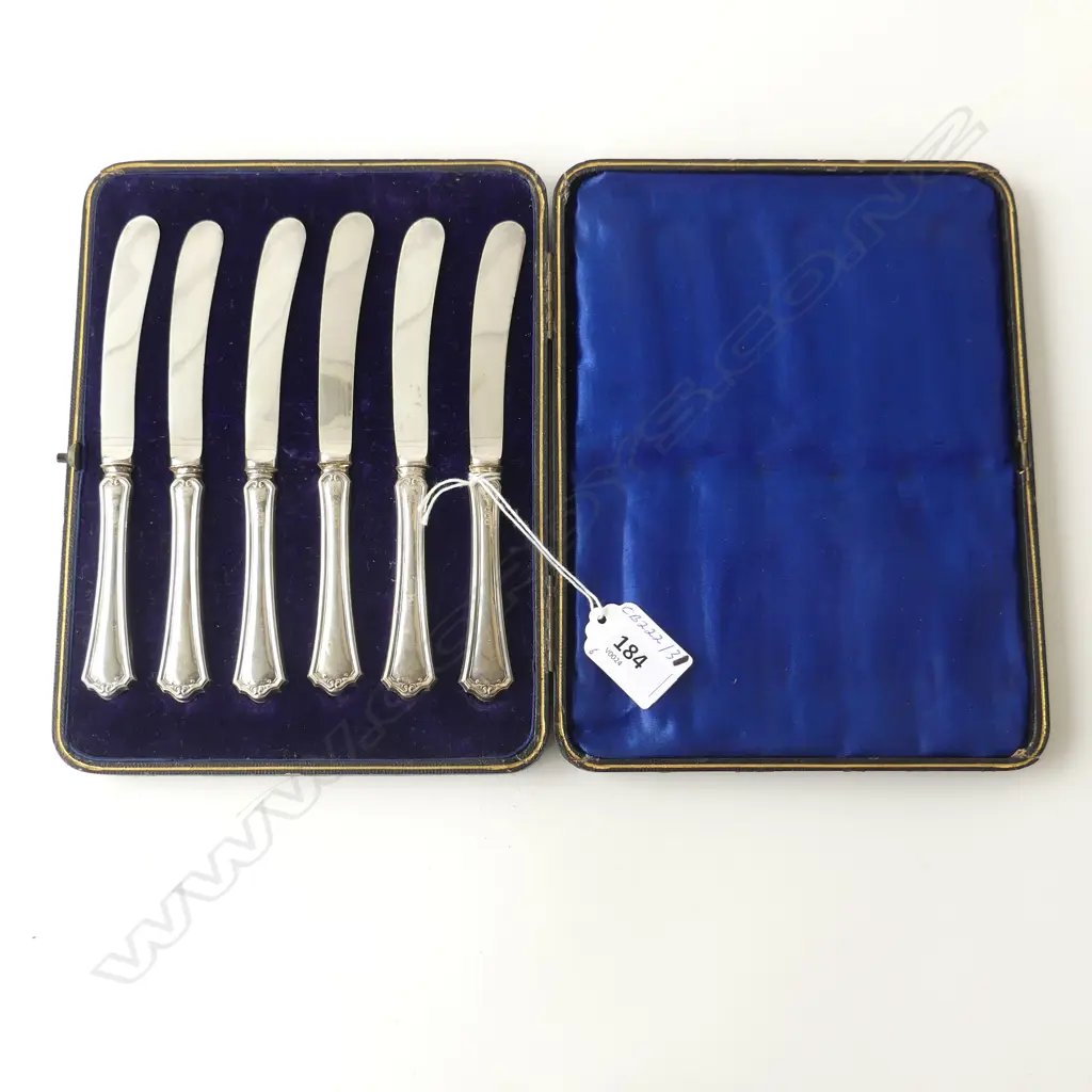 6 STG SILVER HANDLED PATE KNIVES IN VELVET CASE SHEFFIELD 1924 Image 1++
