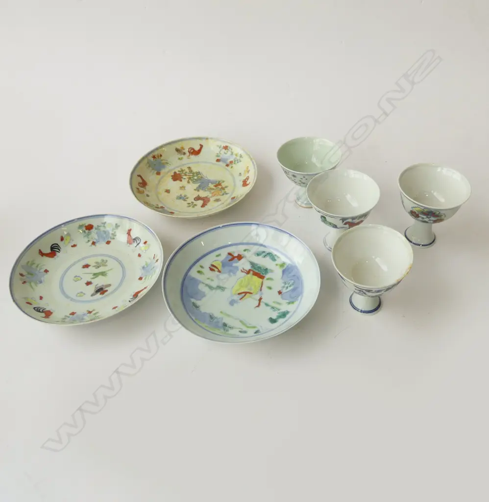 3 CHINESE DOUCAI BOWLS 185mm dia + 4 CUPS H.85mm (CHIPS) Image 1++