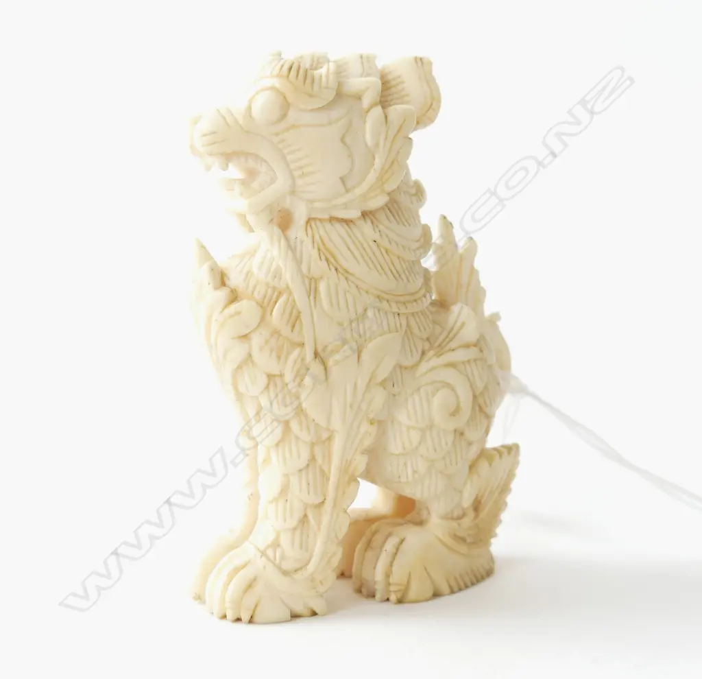 CARVED BONE TEMPLE DOG H.75mm Image 1++