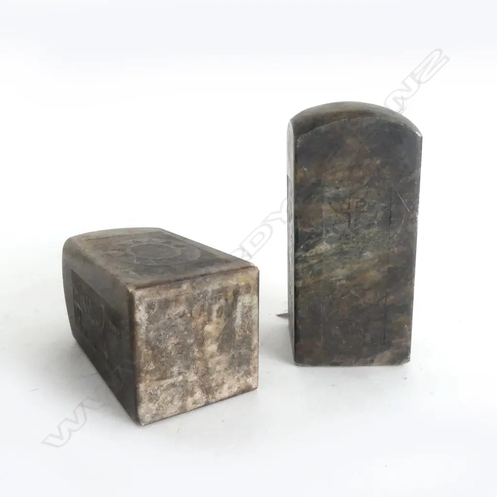 2 ORIENTAL SEAL STONES H.110mm Image 1++