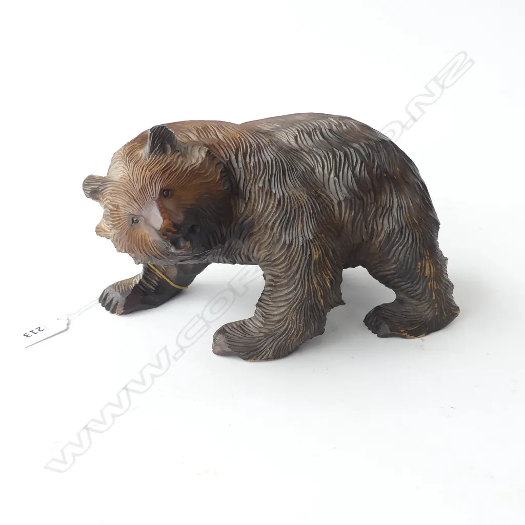 FINELY CARVED MID CENTURY JAPANESE WOODEN BEAR, H.130mm x L.210mm Image 1++