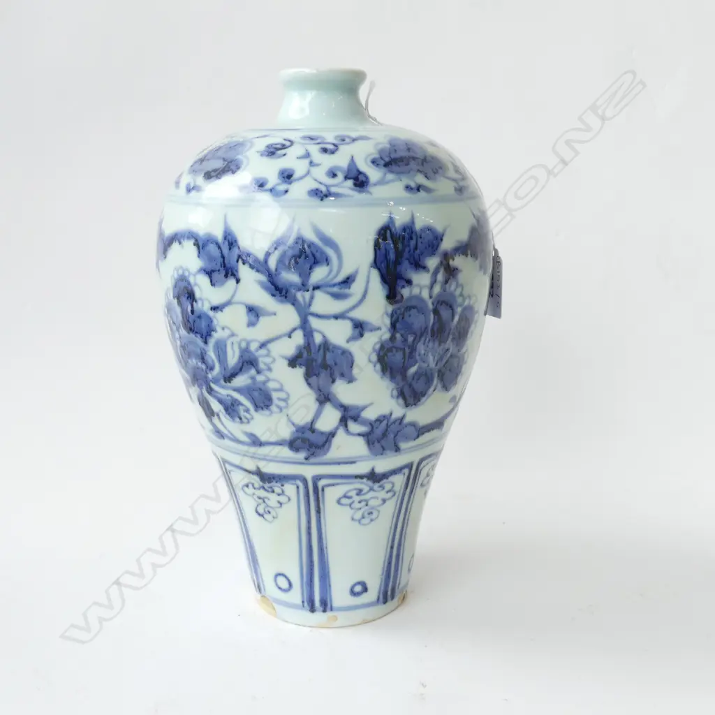 ORIENTAL B/W VASE H.265mm Image 1++