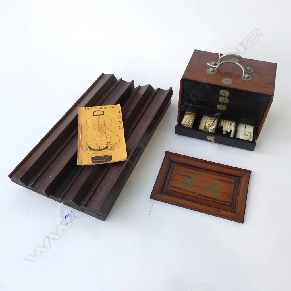 BOXED VINTAGE BONE & BAMBOO MAH JONG SET & BOARDS Image 1++