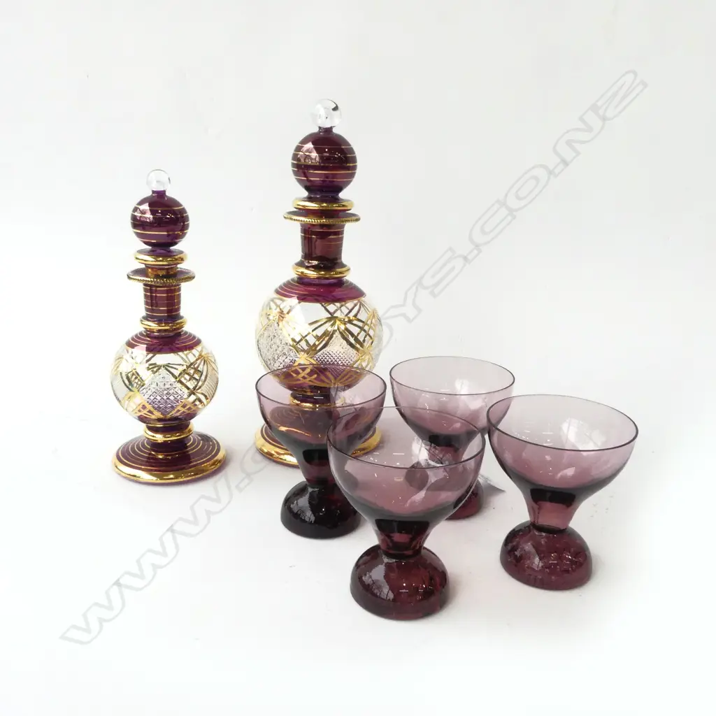 2 GILT & RUBY GLASS DECANTERS 280MM TALLEST &  4 AMERTHIST WINE GLASSES H100MM Image 1++