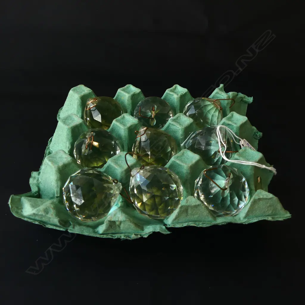 NINE VINTAGE FACET CUT CRYSTAL BALLS WITH HANGERS, D.40MM Image 1++