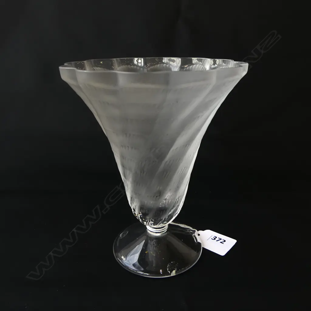 LALIQUE FROSTED GLASS VASE H.150mm Image 1++