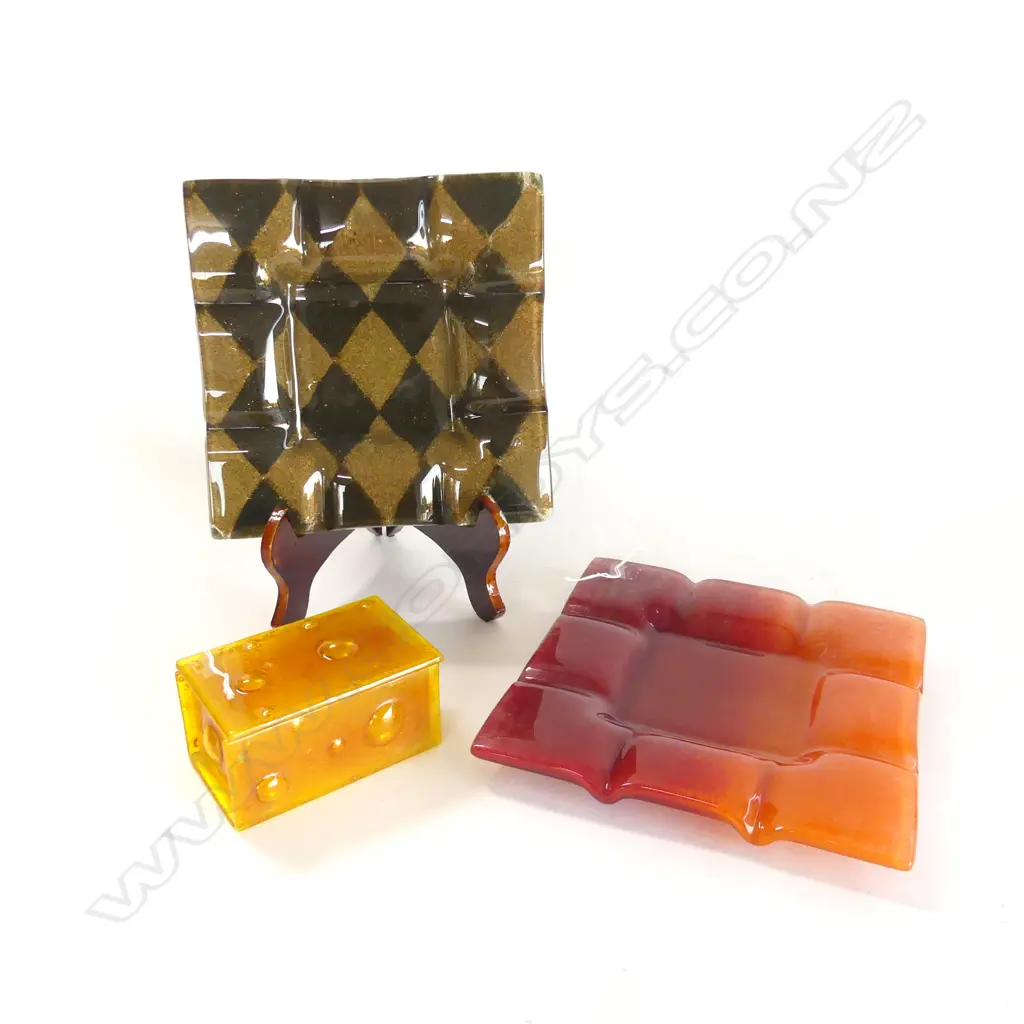 2 RETRO STUDIO GLASS SQUARE PLATES DIA220MM & GLASS BOX L120MM Image 1++