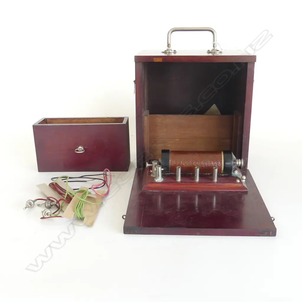 VINTAGE ELECTROTHERAPY DEVICE in MAHOG BOX Image 1++