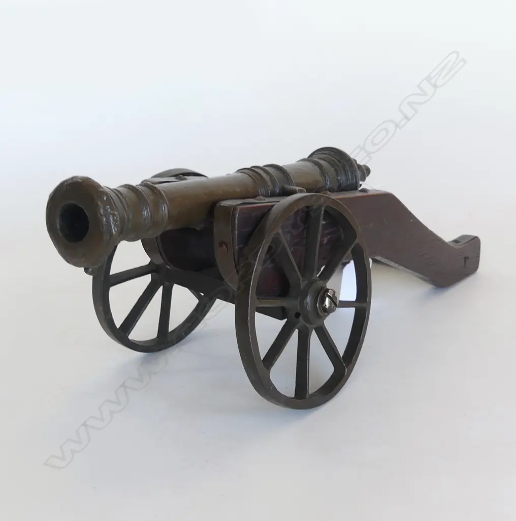VINTAGE CAST IRON CANON L.340mm Image 1++