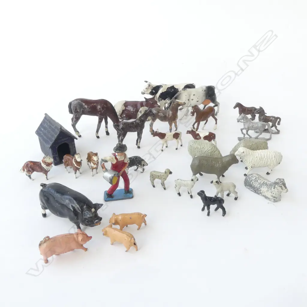 VINTAGE LEAD TOYS 37 PIECES INCL. FARMER, FARM ANIMALS, & KENNEL Image 1++