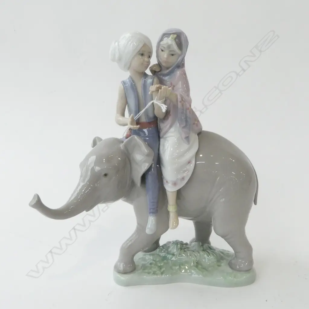 LLADRO ELEPHANT FIGURINE #5352 H.225mm Image 1++