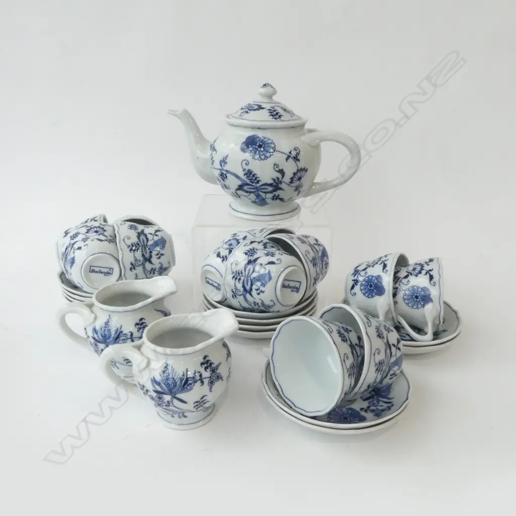 BLUE DANUBE TEAPOT, 12 CUPS & SAUCERS, 2 JUGS – EXCELLENT CONDITION Image 1++