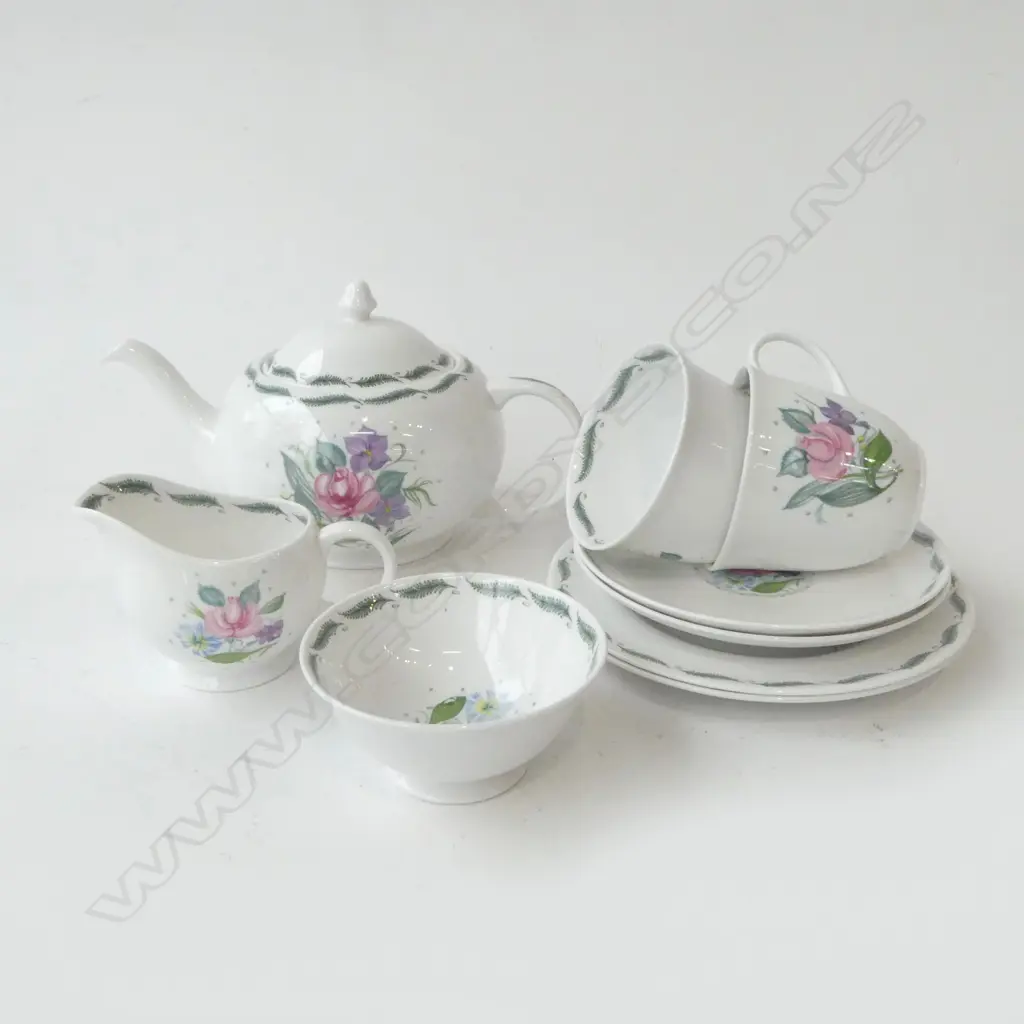 SUSIE COPPER TEA-FOR-TWO TEA SET INCL. TEAPOT, MILK, SUGAR, AND TWO TRIOS   Image 1++