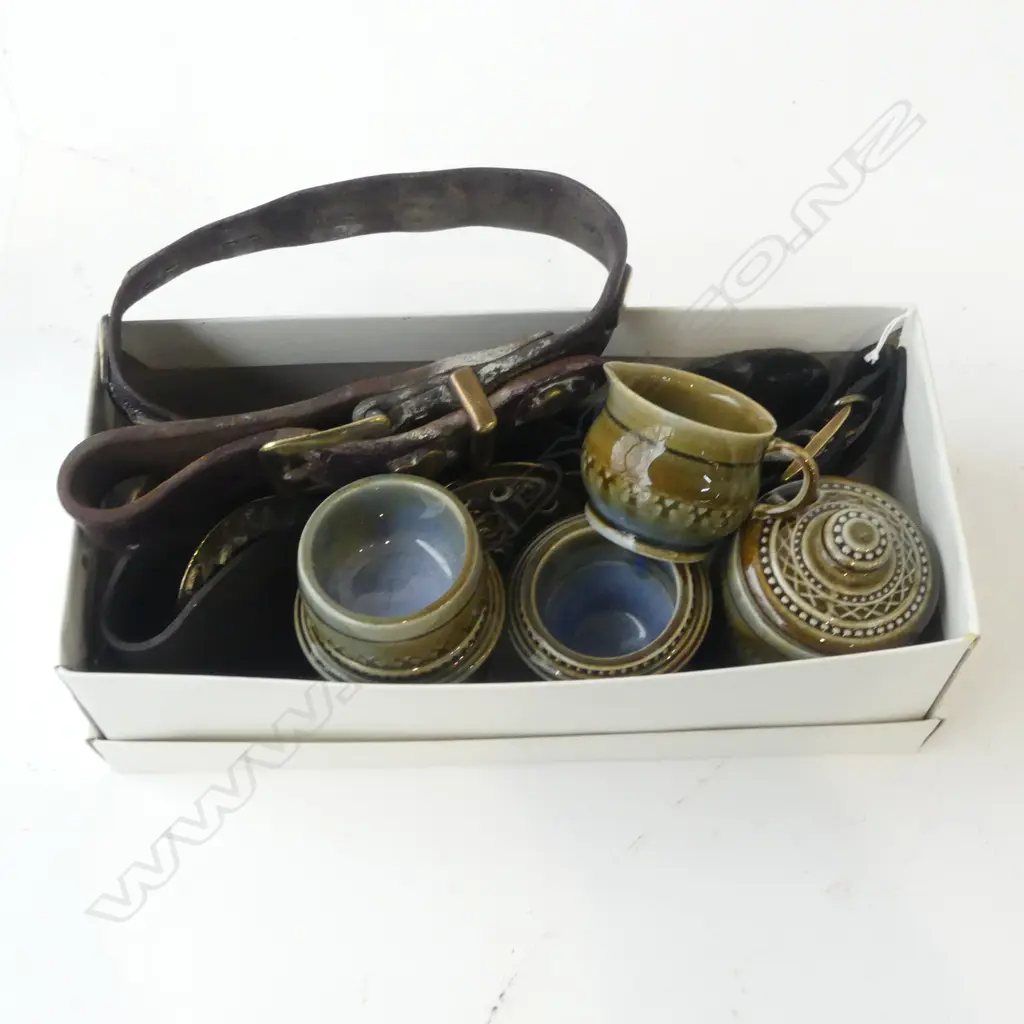 HORSE BRASSES + 5 PCES IRISH PORCELAIN Image 1++