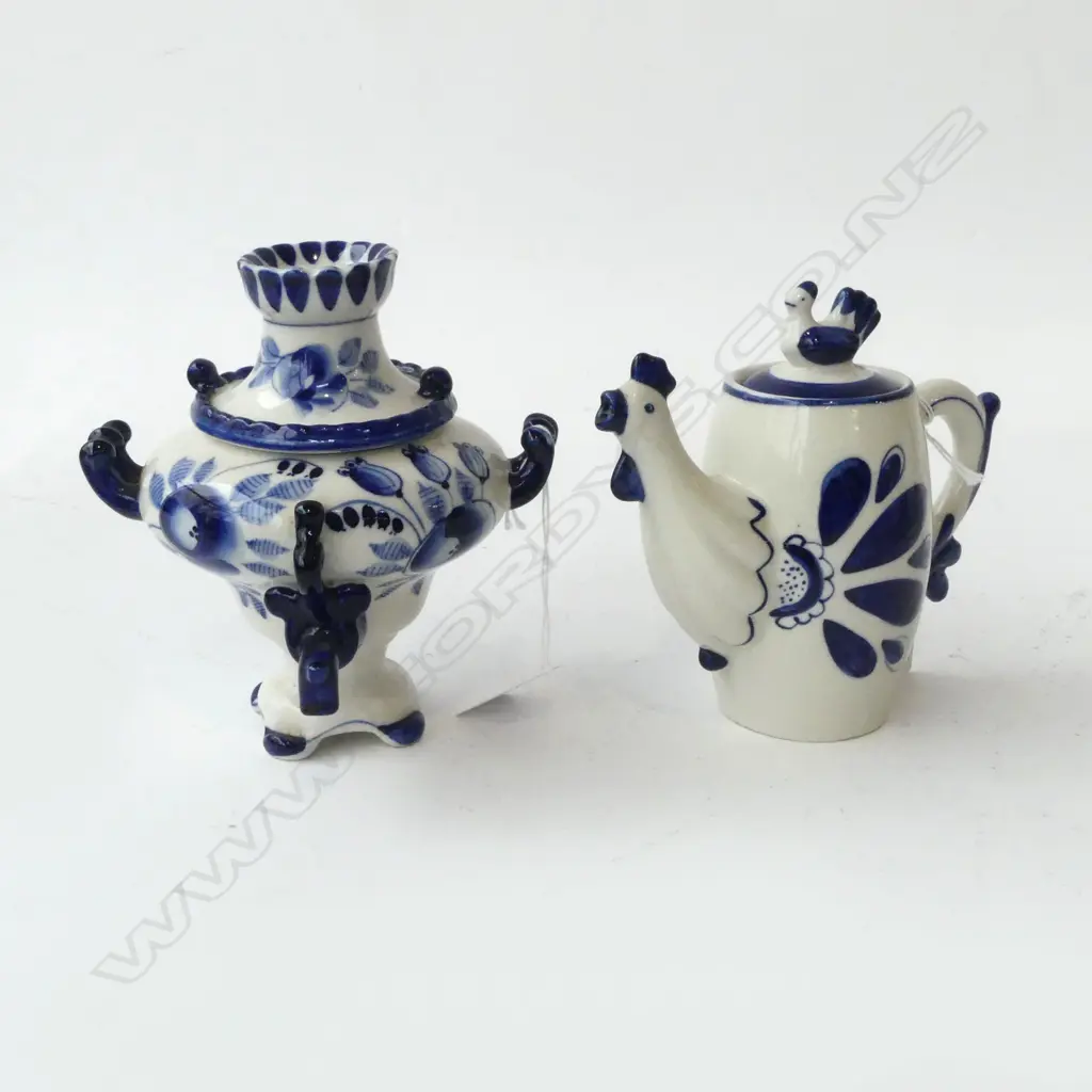 2 PCS VINTAGE RUSSIAN B/W PORCELAIN, TEAPOT & SAMOVAR made USSR Image 1++
