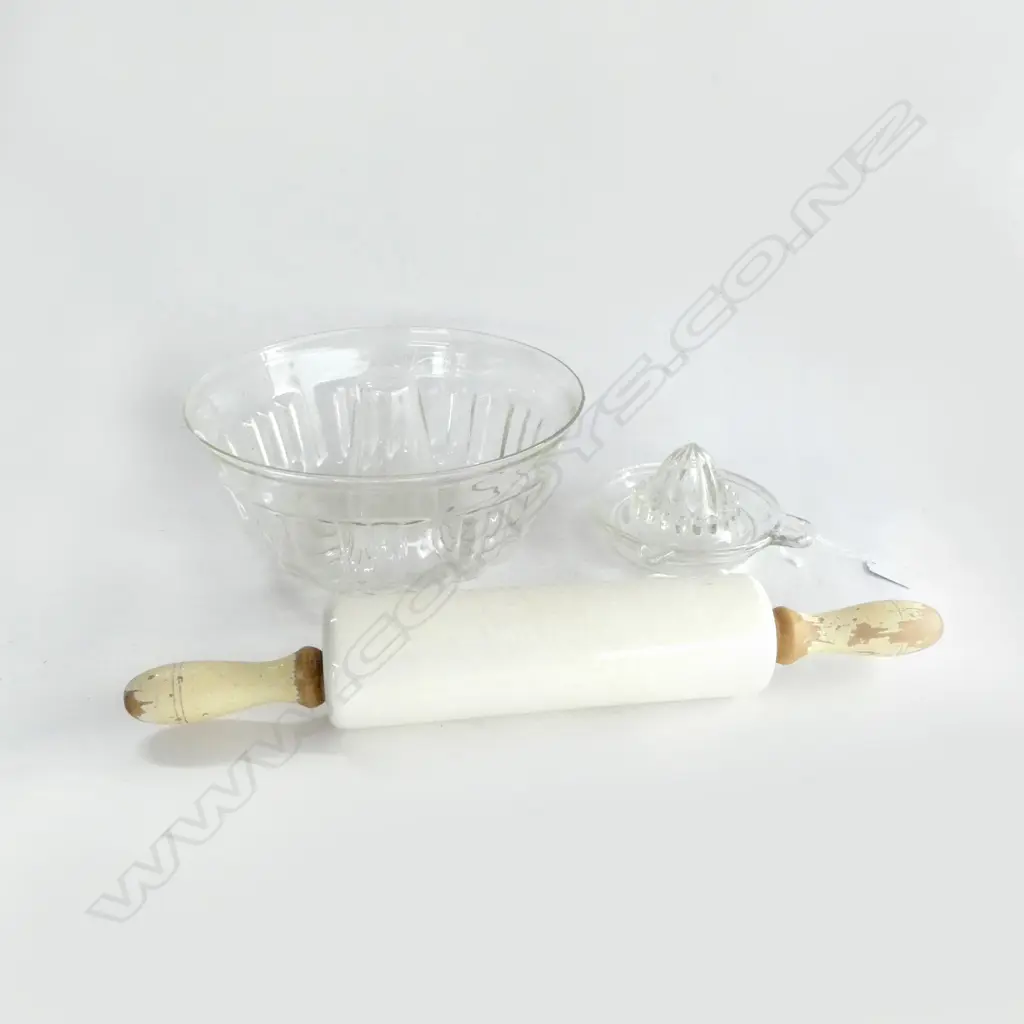 VINTAGE GLASS JELLY MOULD DIA250MM NUT BROWN PASTRY ROLLER L430MM & GLASS LEMON SQUEZZER Image 1++