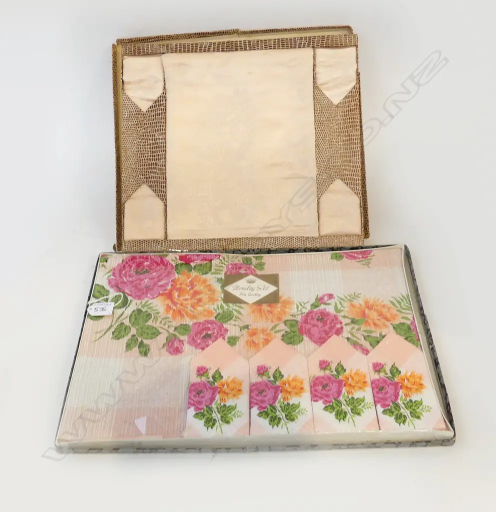 2 VINTAGE AS NEW LINEN SETS ONE IRISH LARGEST H320 L470MM Image 1++