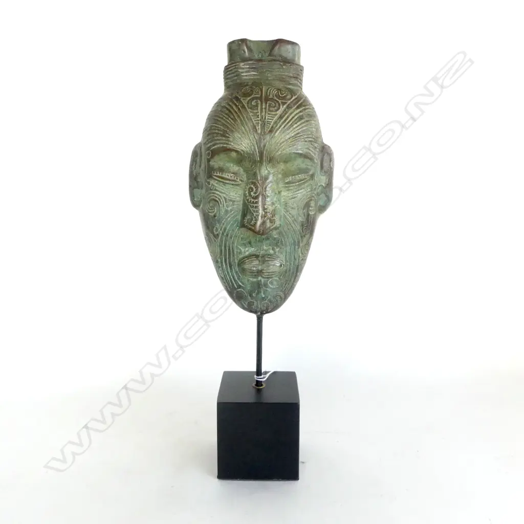 BRONZE MAORI FACE MASK ON STAND H.430mm Image 1++