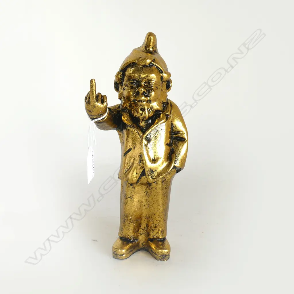 GOLD RESIN GNOME PULLING THE FINGER H.240mm Image 1++