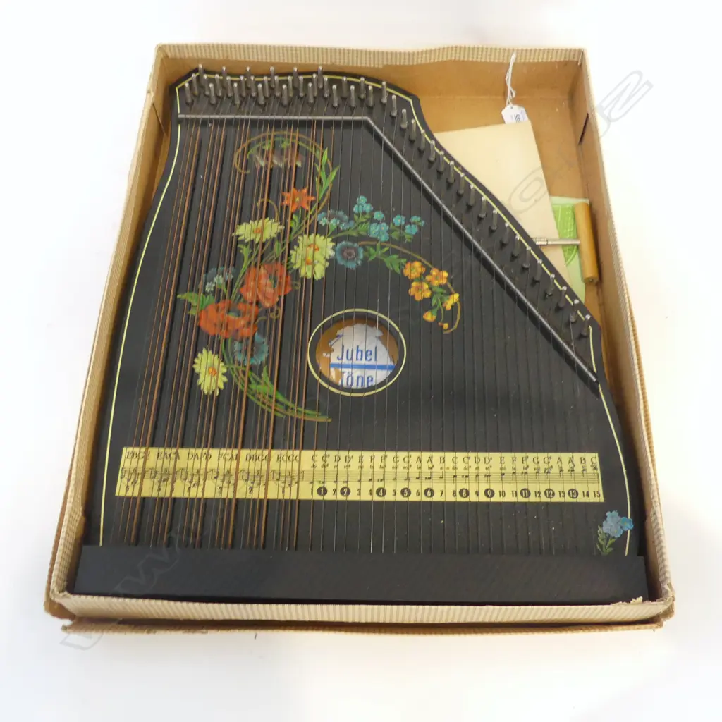 A VINTAGE GERMAN JUBELTONE KONZERT SALON HARP IN BOX WITH BOOK AND KEY Image 1++