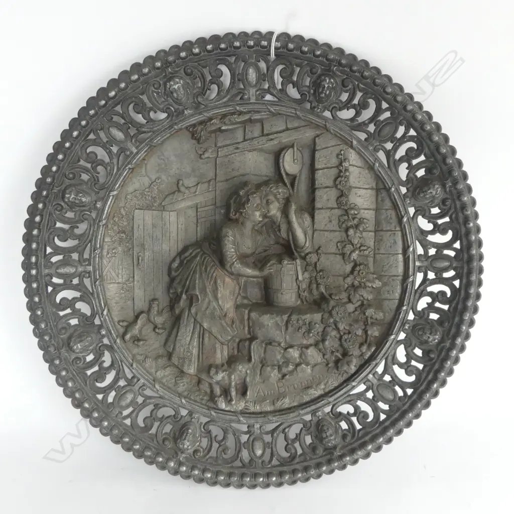METAL CHARGER 'ANN BRUNNEN' 380mm dia Image 1++