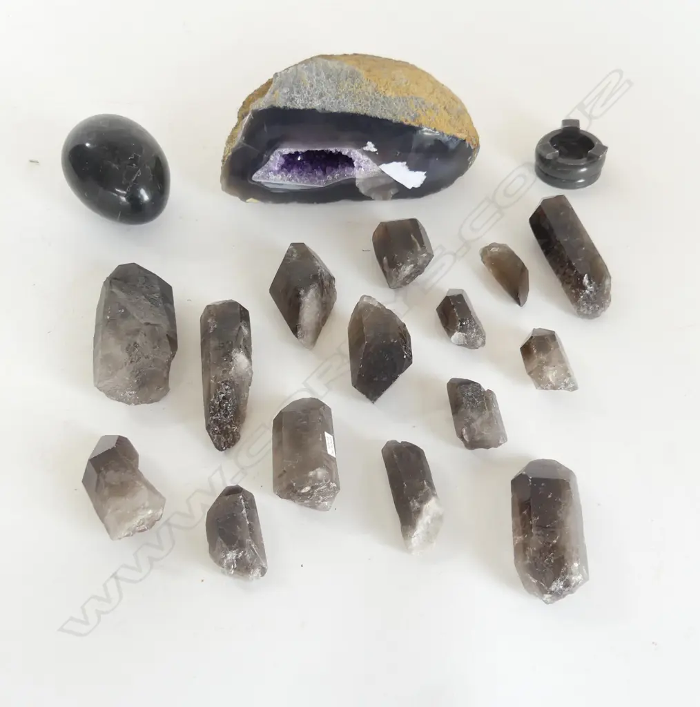ASST. SMOKEY QUARTZ CRYSTALS + AMETHYST GEODE W.150mm Image 1++