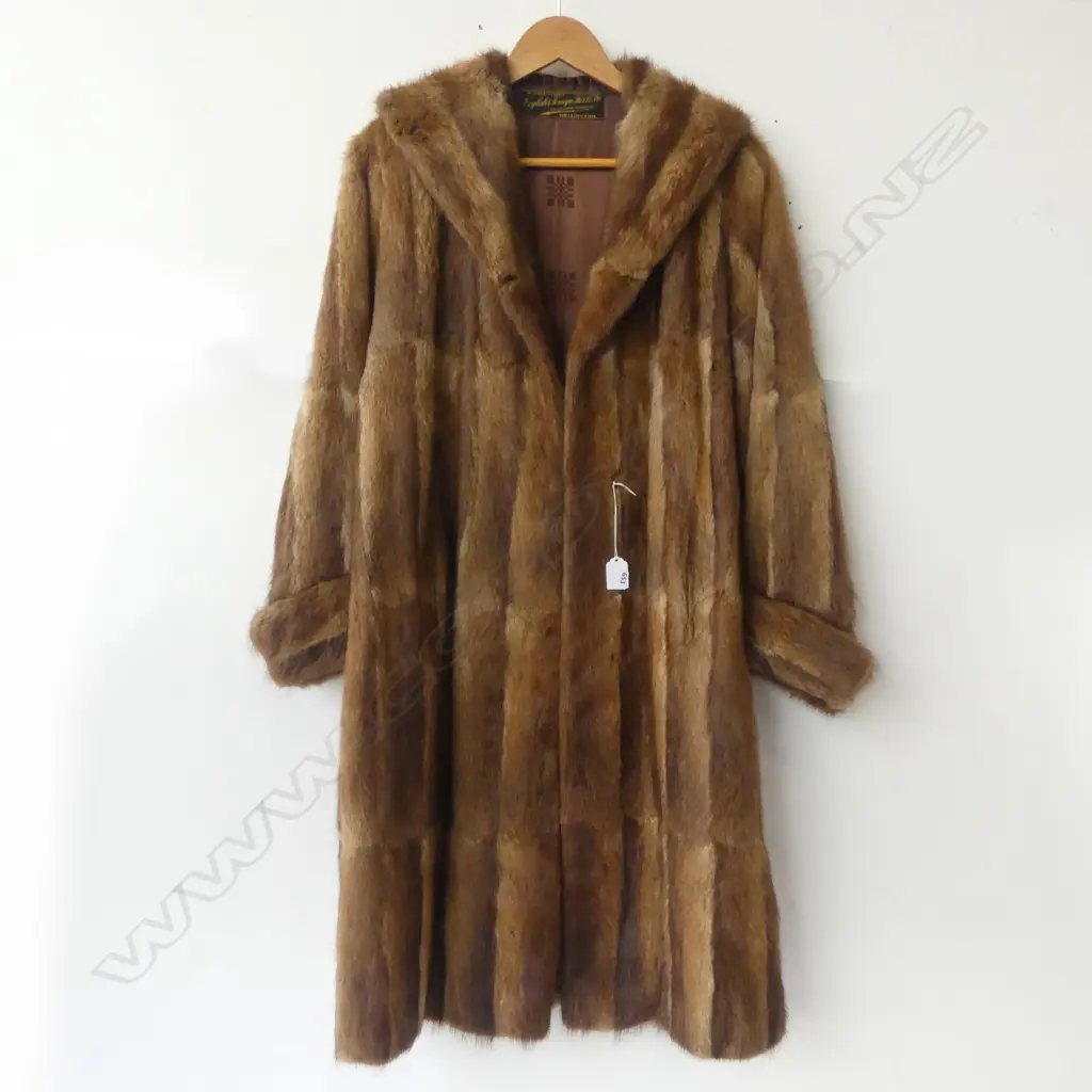 VINTAGE FUR COAT Image 1++