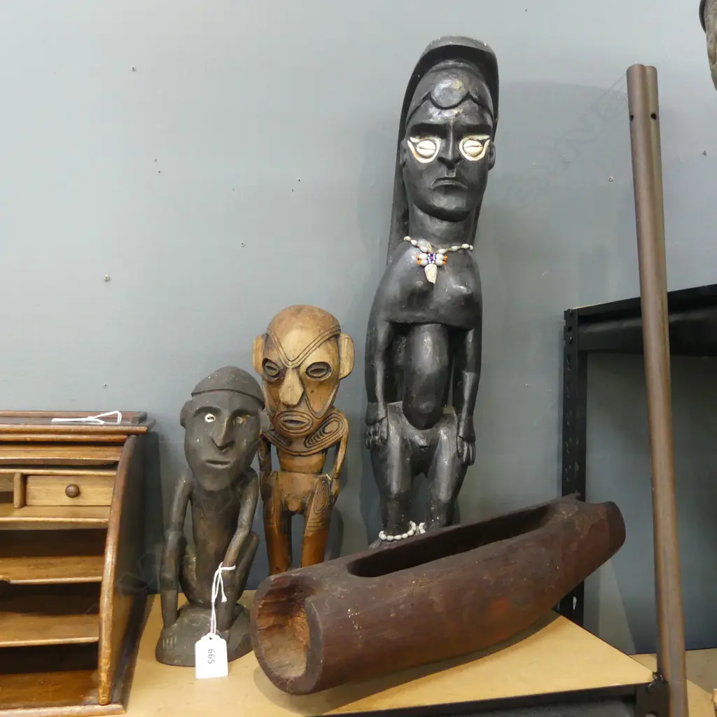 3 CARVED WOODEN TRIBAL / PNG FIGURES H.580mm + DRUM LOG W.450mm Image 1++