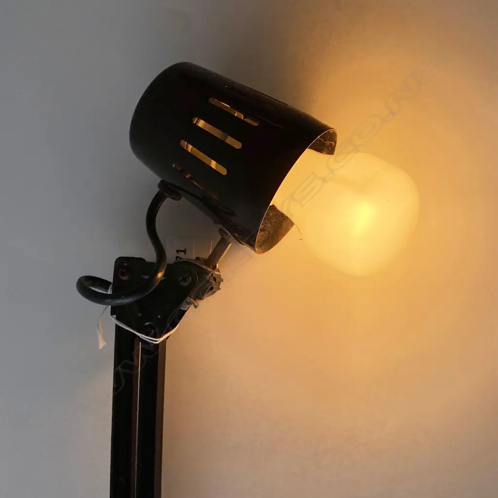 BLACK ANGLE POISE LAMP, WORKING, L.900mm,  SPRINGS FAULTED Image 1++