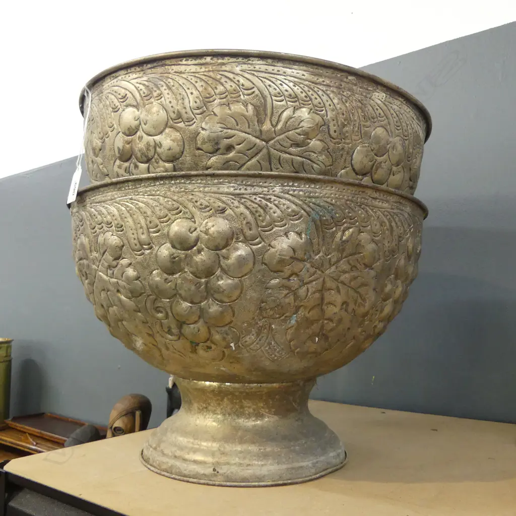 PR LG SILVER METAL FOOTED BOWLS 390mm dia Image 1++