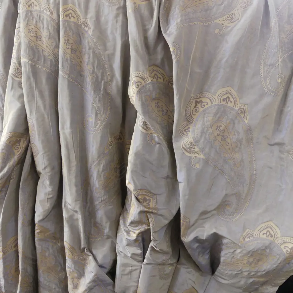 PR CURTAINS - silk brocade type w. paisley design, 2100mm drop, W.1900mm (each) Image 1++