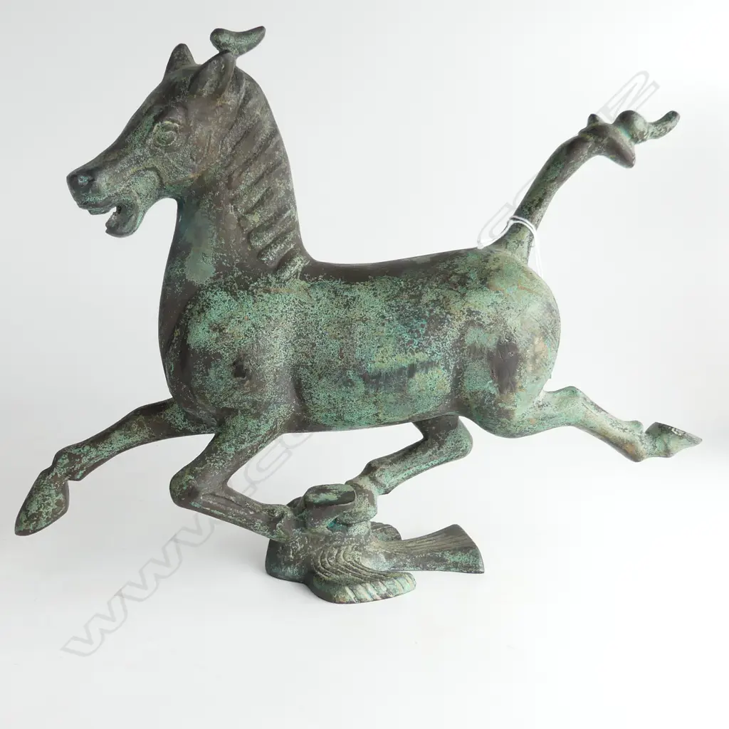(P6) Bronze chinese flying Tang horse. 300x80x280mm Image 1++