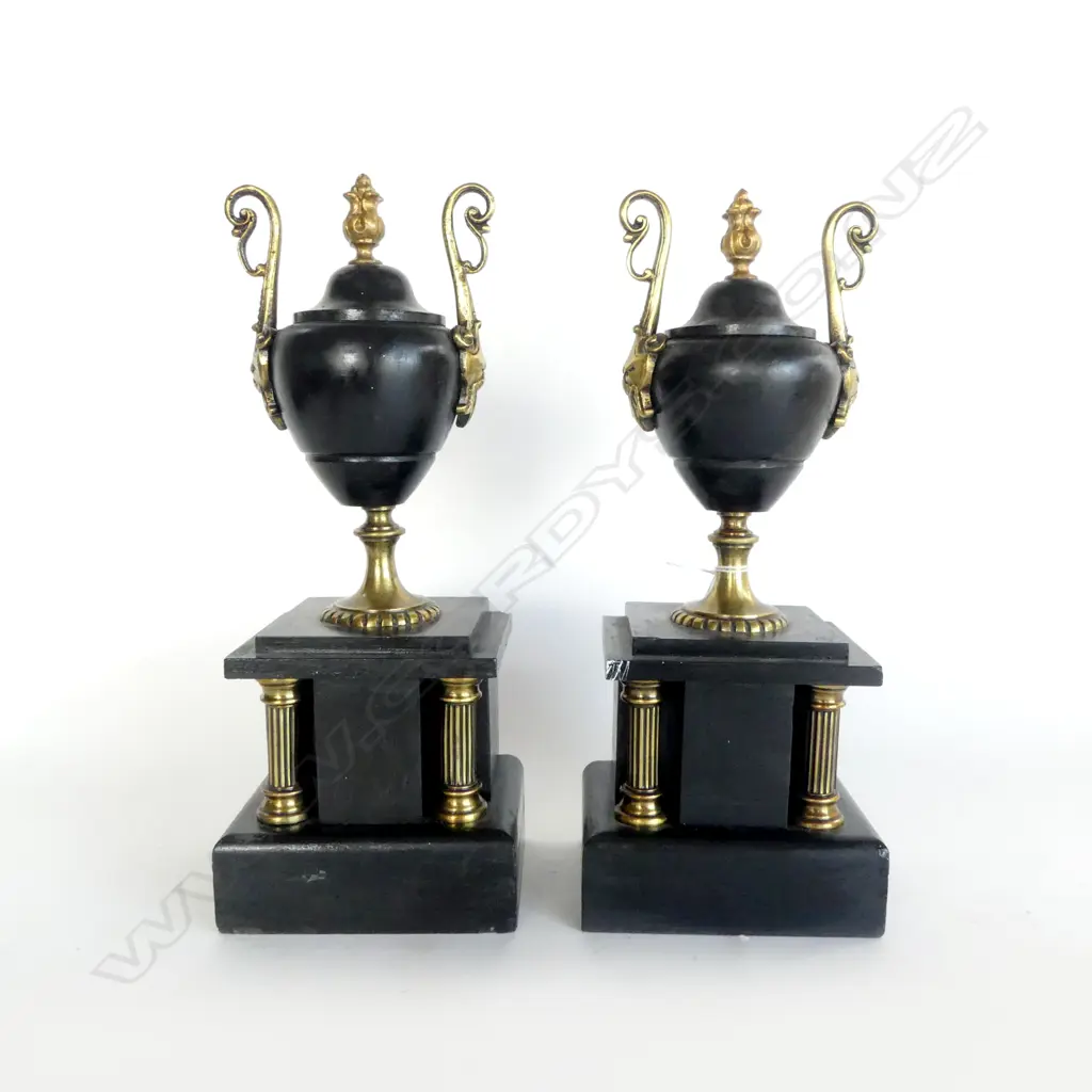 PR DECORATIVE URNS ON PLINTHS H.310mm Image 1++