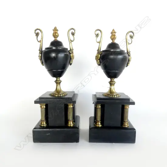 PR DECORATIVE URNS ON PLINTHS H.310mm