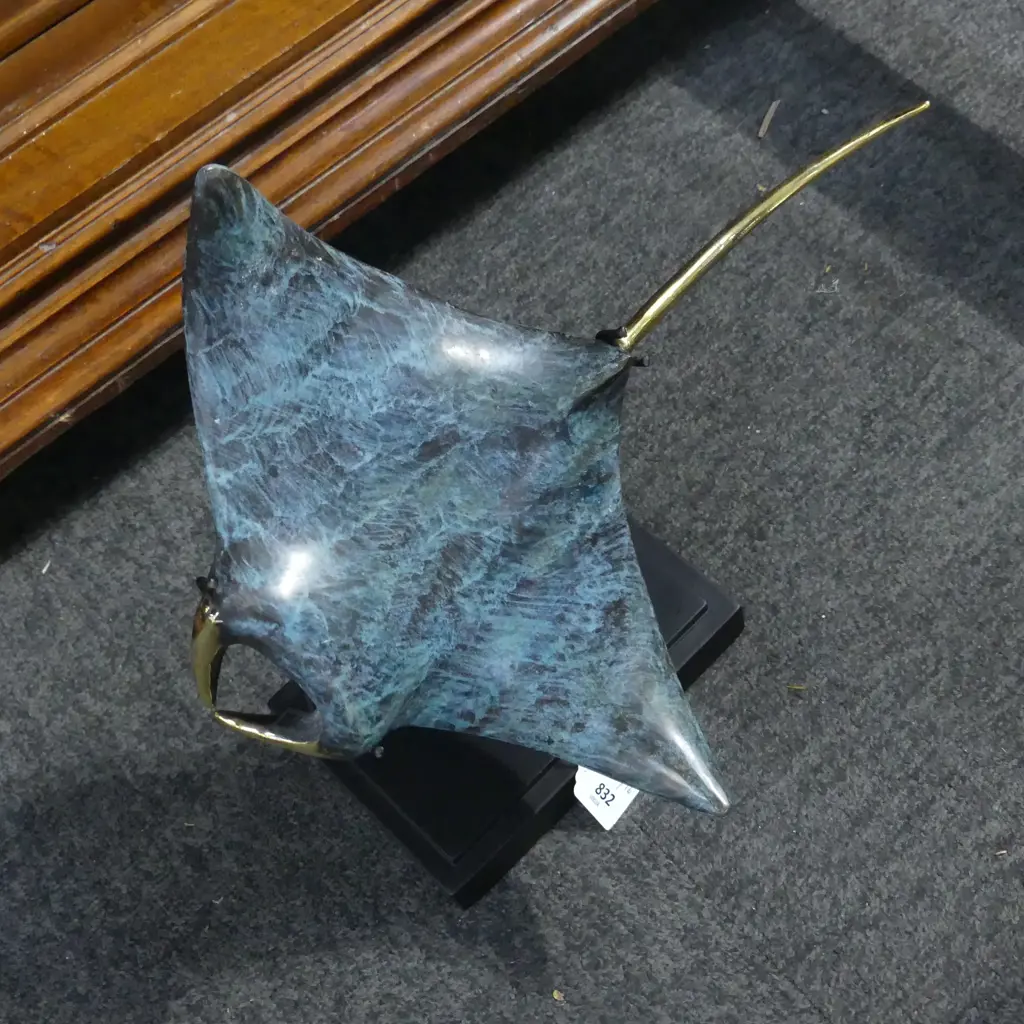 BRASS STING RAY ON STAND H.335mm Image 1++