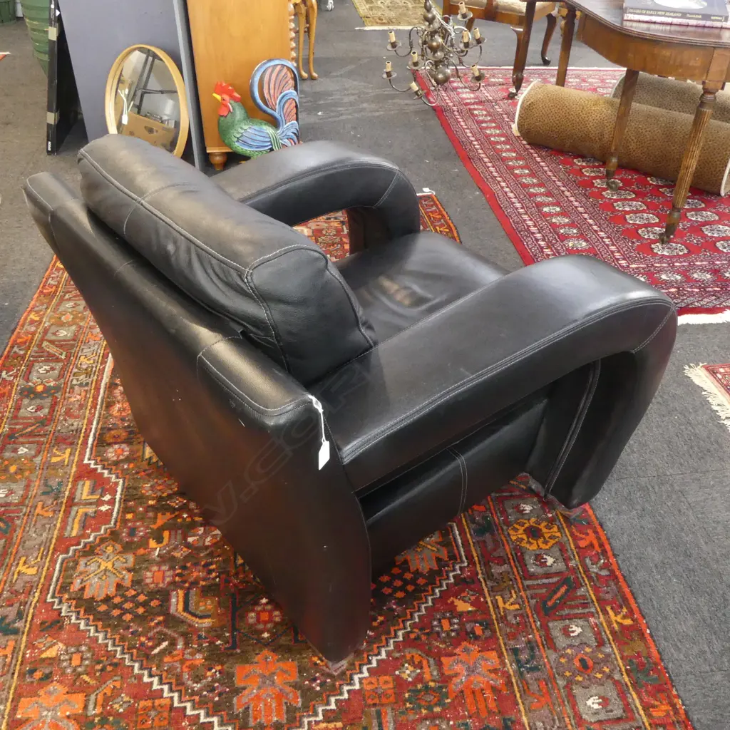 CONTEMPORARY BLACK LEATHER ARMCHAIR Image 1++