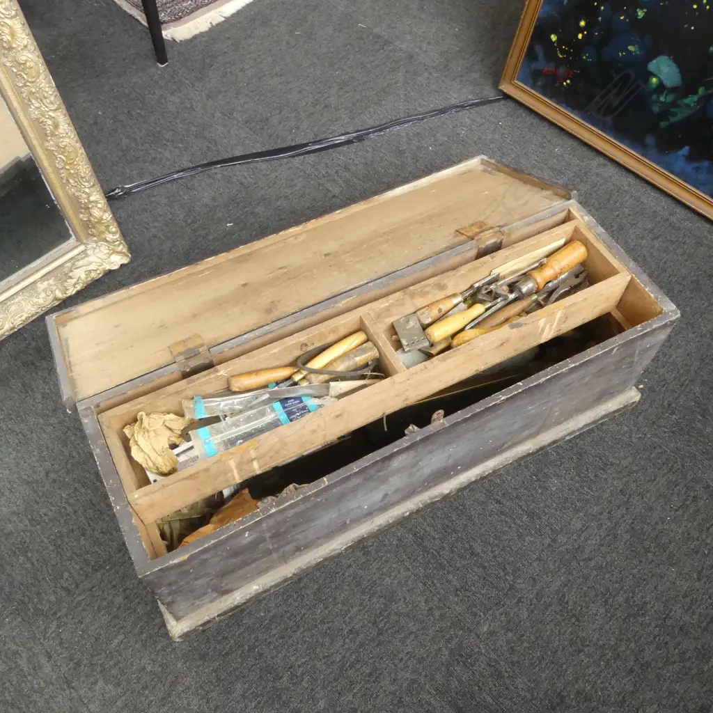 ANTIQUE TOOL BOX & TOOLS W.915mm Image 1++