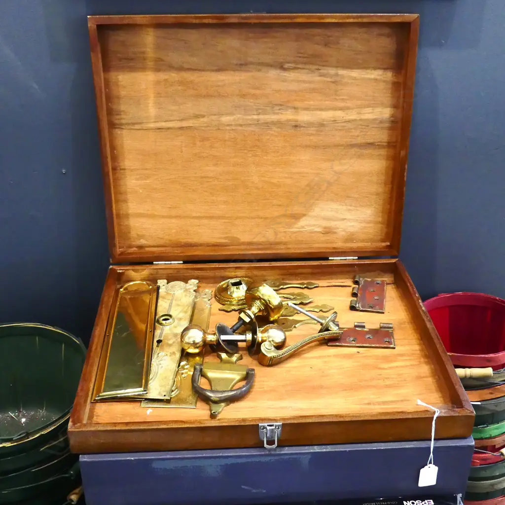 RIMU BOX DIA510 WITH COLLECTION VINTAGE BRASS DOOR FITTINGS Image 1++