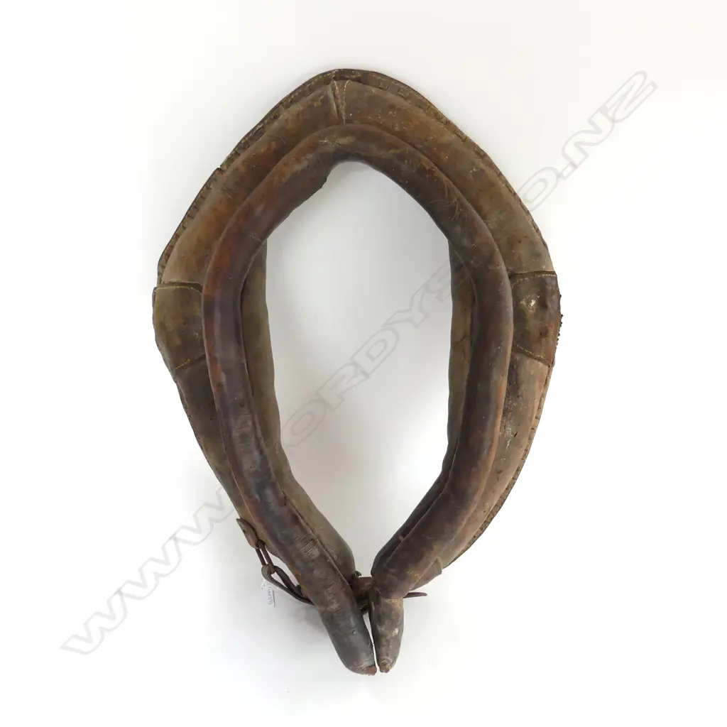 VINTAGE LEATHER DRAUGHT HORSE COLLAR L710MM Image 1++