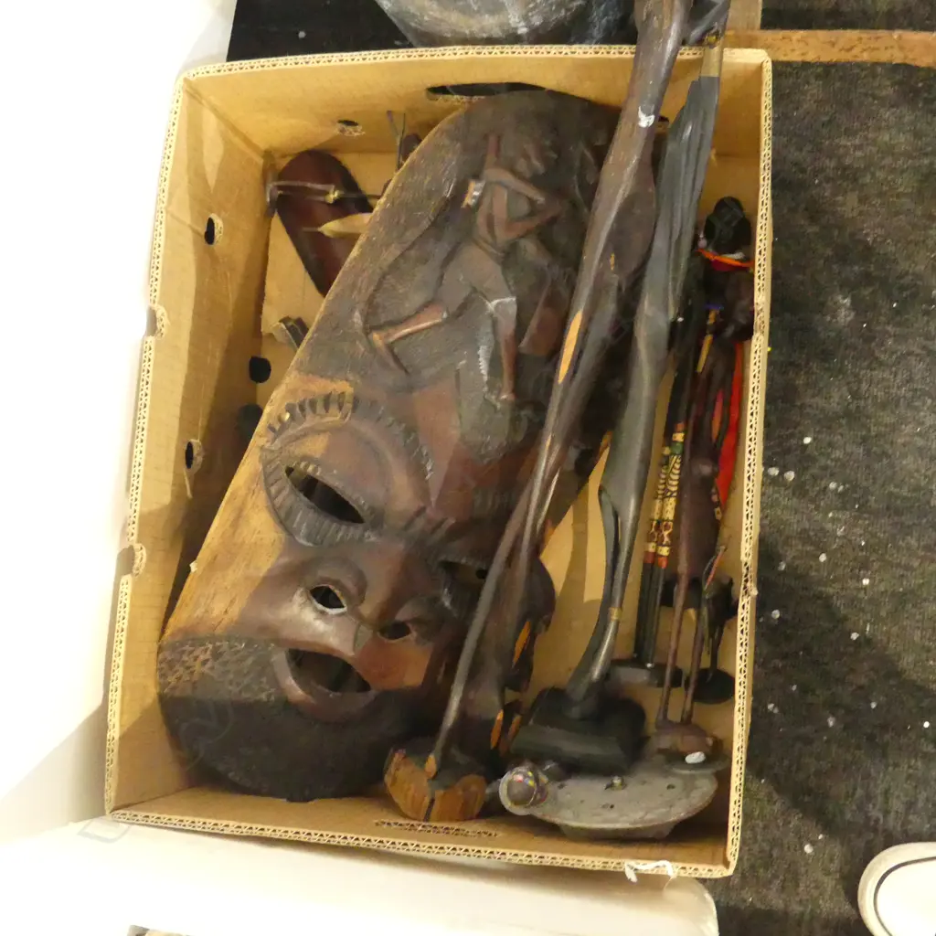 COLLECTION OF 20 AFRICAN WOOD & METAL CARVED PCS Image 1++