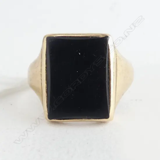 GENTS 9ct ONYX SIGNET RING 6.7gms  SIZE U