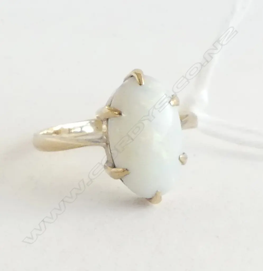 9ct GOLD & OPAL RING, SIZE F  1.3 GMS Image 1++