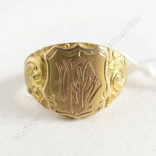 19thC 18CT YELLOW GOLD SIGNET RING shield cartouch with initials 6.25gms SIZE O