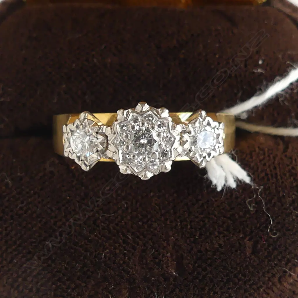 **RTV** 18ct GOLD PLATINUM & 3 STONE DIAMOND RING SIZE  R Image 1++