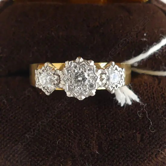 **RTV** 18ct GOLD PLATINUM & 3 STONE DIAMOND RING SIZE  R