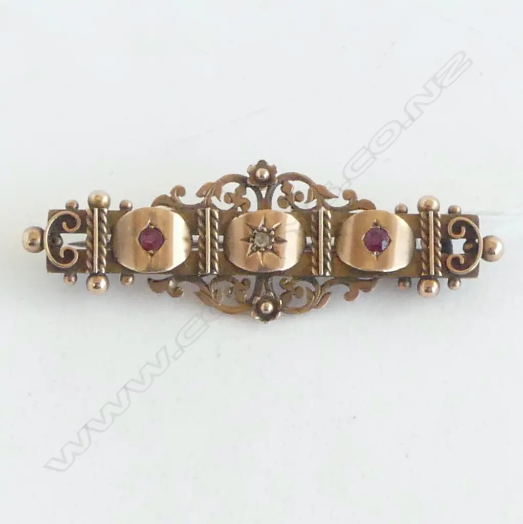 9ct GOLD BAR BROOCH SET w RUBIES & CENTRAL DIAMOND 4.6gm Image 1++